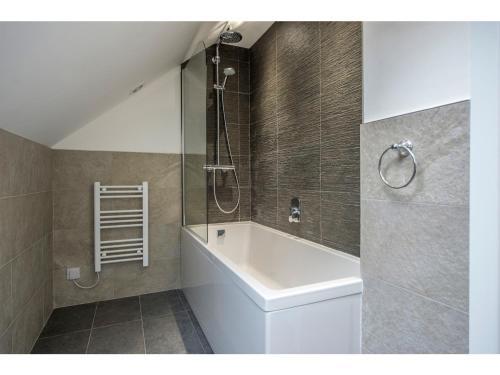 Apartamento Modern, Stunning And Elegant 2 Bedroom Apt For 4
