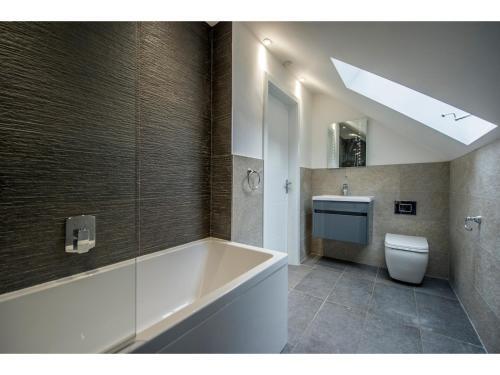 Apartamento Modern, Stunning And Elegant 2 Bedroom Apt For 4