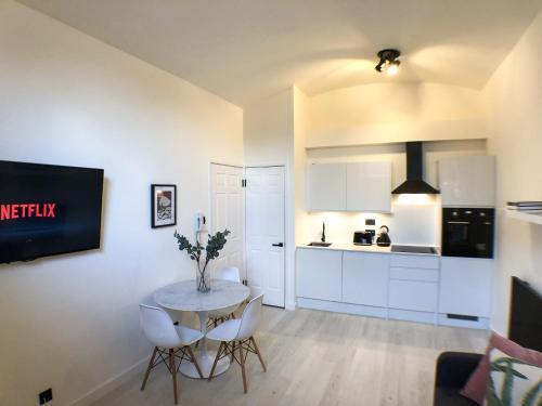 Cloisters Walk Apartment