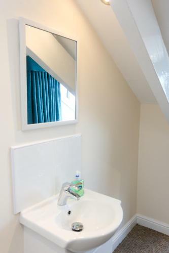 Hostal Riviera Guesthouse