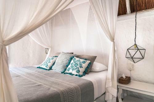 Hotel Playa Mambo Eco Cabanas