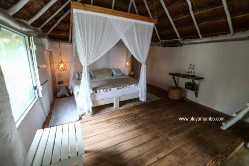 Hotel Playa Mambo Eco Cabanas