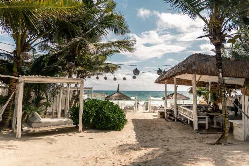 Hotel Playa Mambo Eco Cabanas