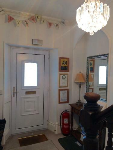 Hostal Invergarry Guest House (adults Only)