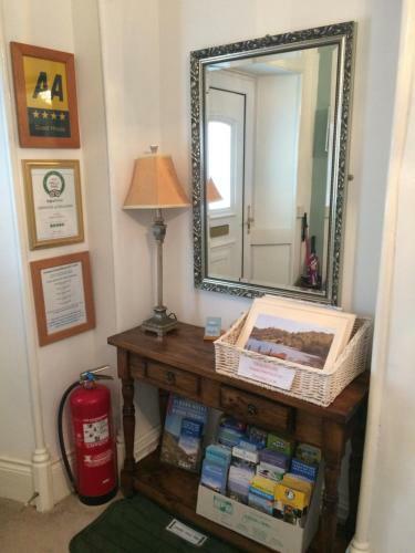 Hostal Invergarry Guest House (adults Only)