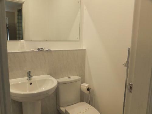 Hostal Roger Ground