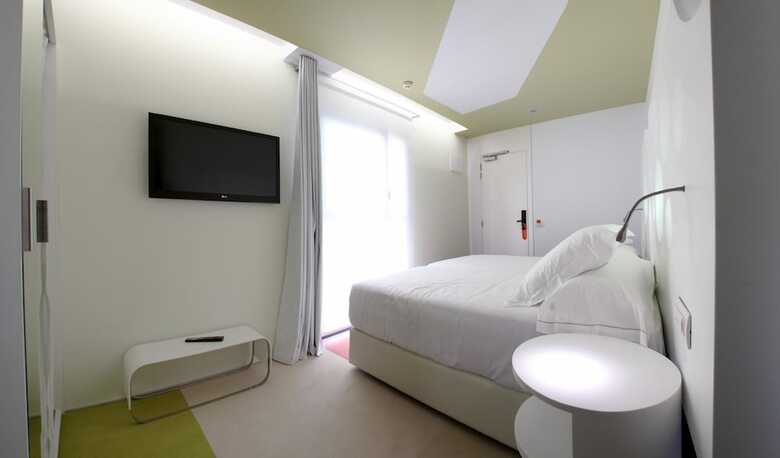 Hotel Room Mate Pau