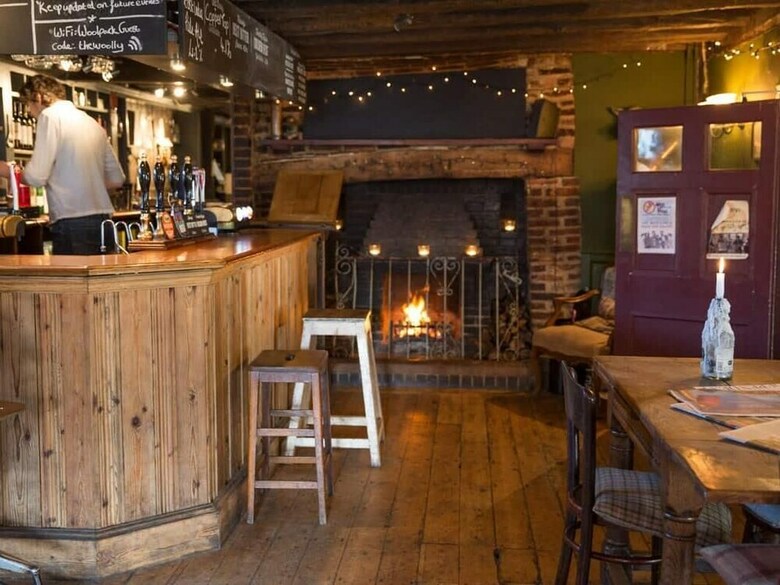 Posada The Woolpack Hotel