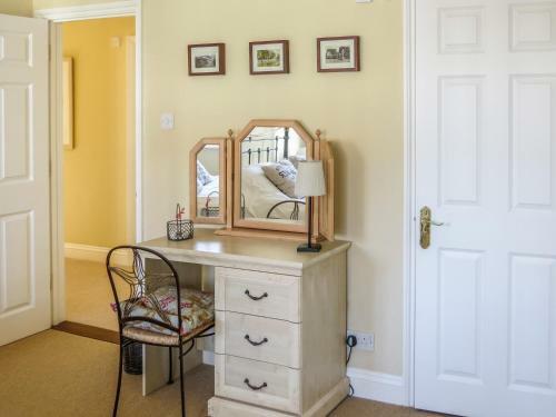 Ogilvie Lodge Apartment