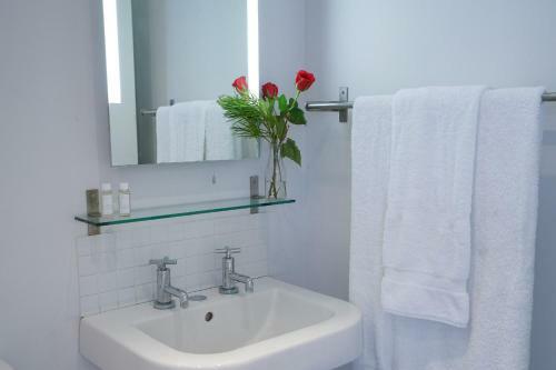 1 South Cottages With Guest Wing