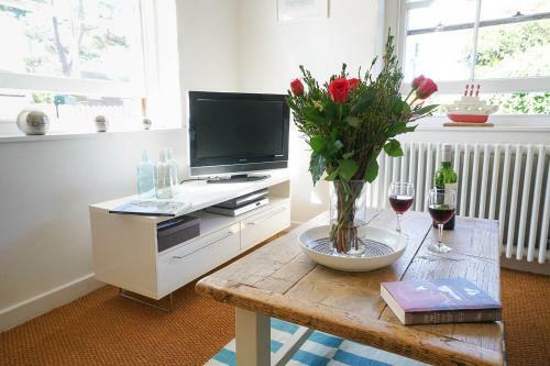 1 South Cottages With Guest Wing