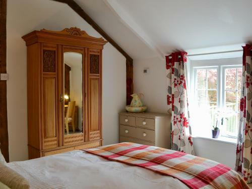 Old Ford House Studio Apartment