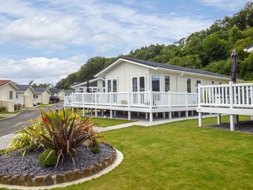 Cwtch Lodge 42