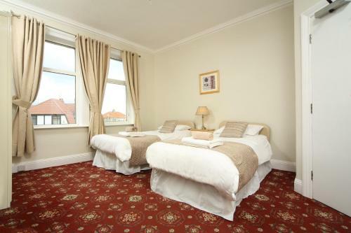 Hostal Mayfield Guesthouse