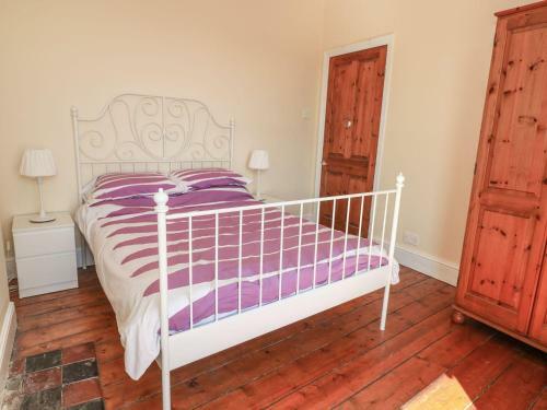 44 Heathcliff Cottage, Swansea