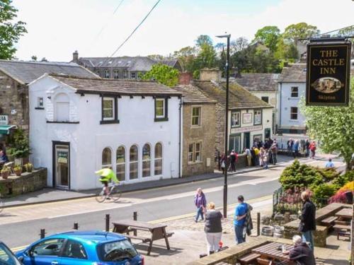 9 Navigation Square