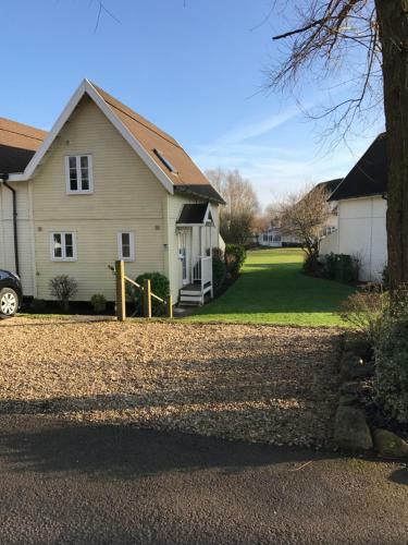 Villa Luxury 3 Bed Home By The Lake