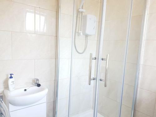 Hostal Carmel Serviced Rooms