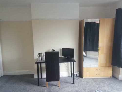 Hostal Carmel Serviced Rooms