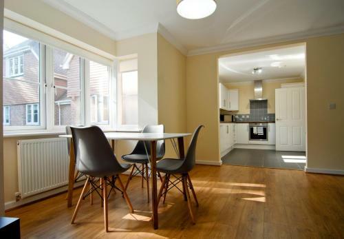 Room And Roof Southampton Serviced Apartments