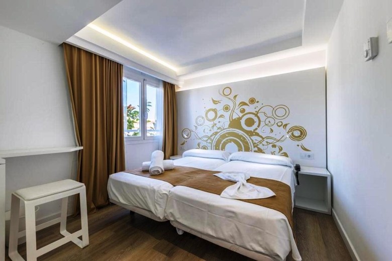 Hotel Triton Beach