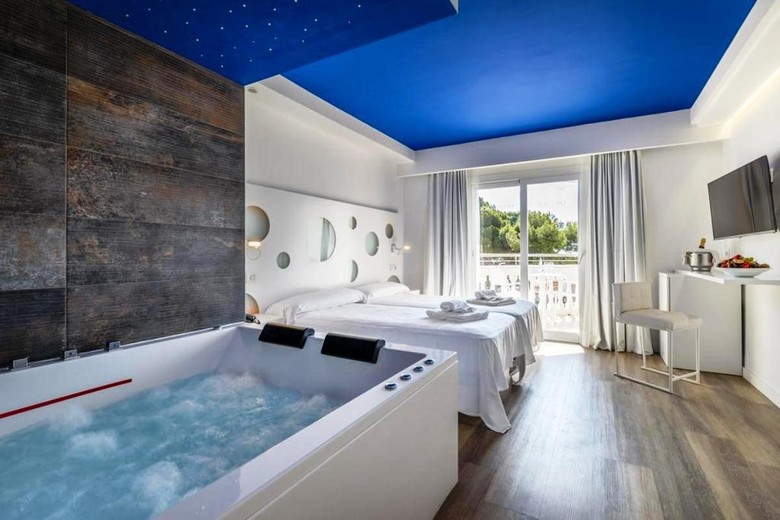 Hotel Triton Beach