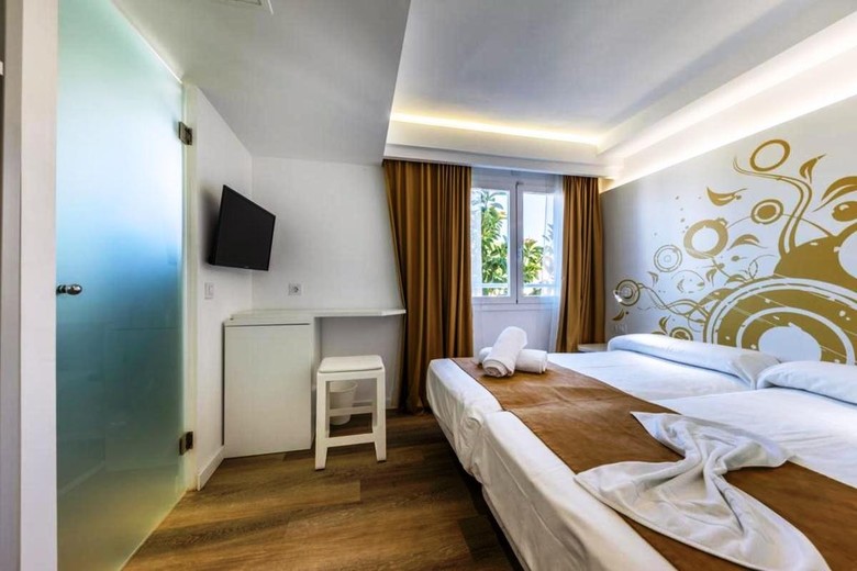Hotel Triton Beach