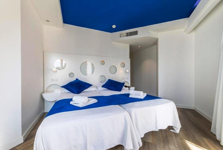 Hotel Triton Beach