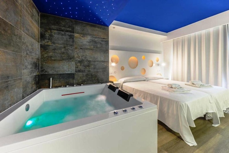 Hotel Triton Beach