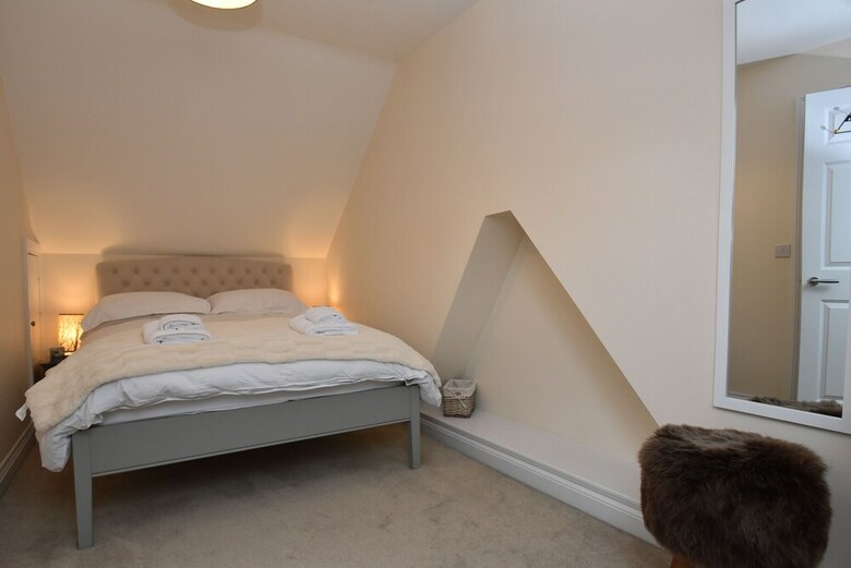 Curlew House