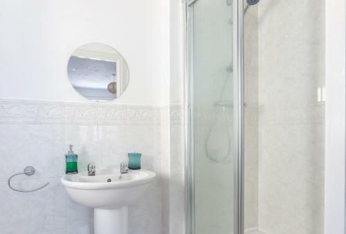 Hostal Kvm - Highclere House