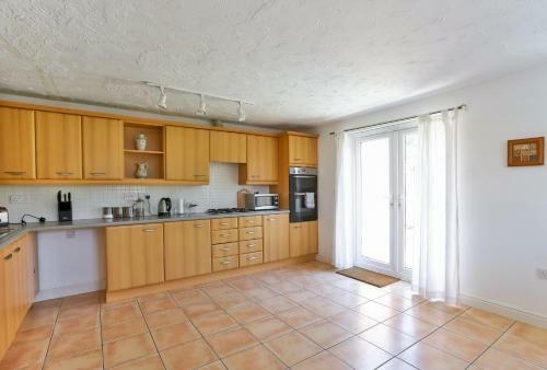 Hostal Kvm - Highclere House