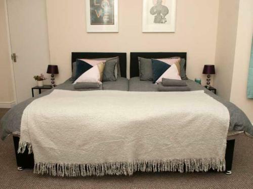 Allure City Apartment