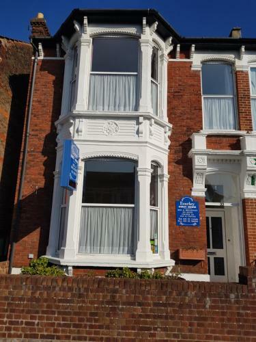Hostal Everley Guest House