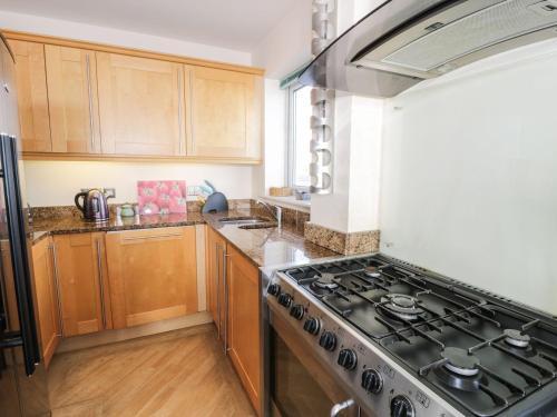 Penthouse 18, West End Point