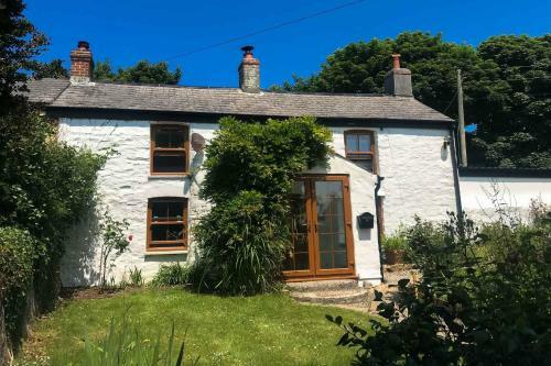 Hollowtree Cottage