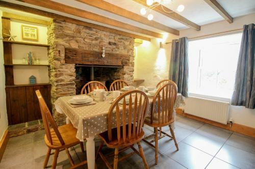 Hollowtree Cottage