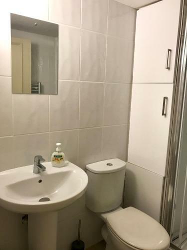 Quarters - Abingdon Road Apartment