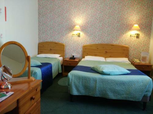 River Hotel