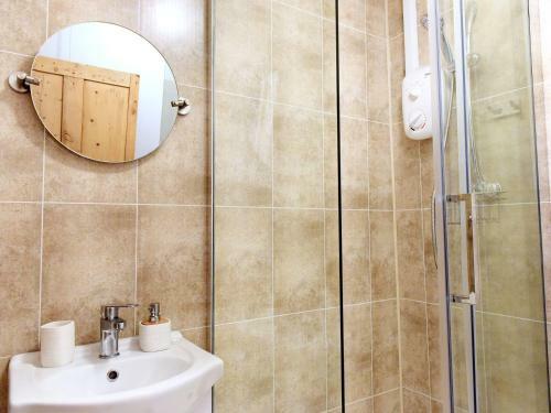 5 Middleway, Par