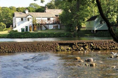 Riverbank Retreat