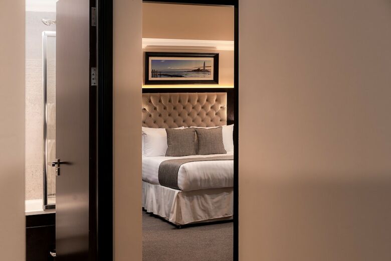 The County Aparthotel