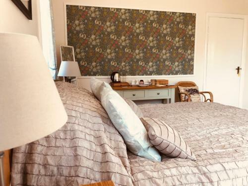 Bed & Breakfast Tresillian House