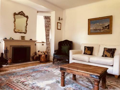 Bed & Breakfast Tresillian House