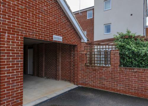 Smart And Spacious House For 8