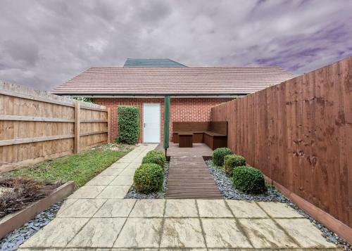 Smart And Spacious House For 8