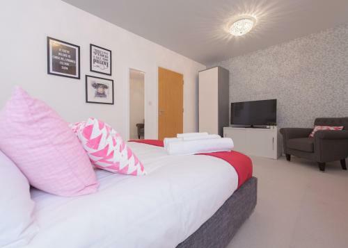 Smart And Spacious House For 8
