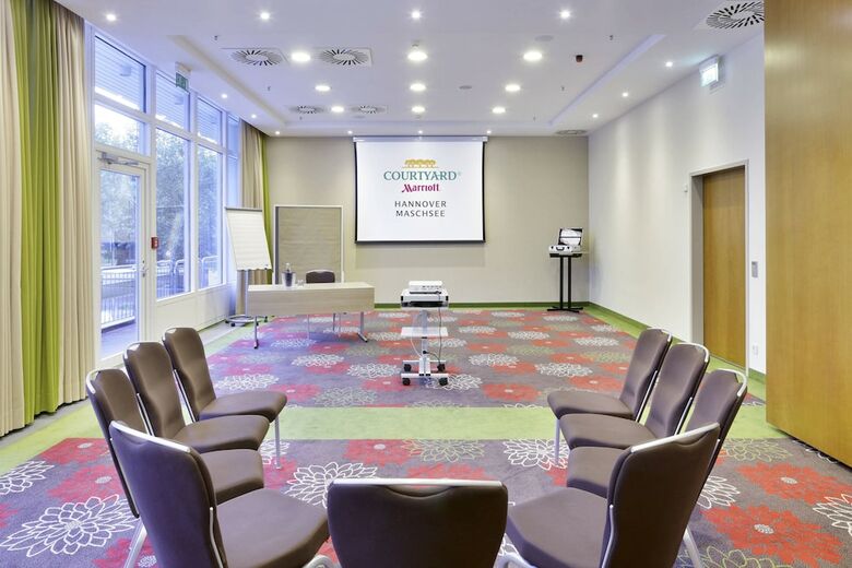 Hotel Courtyard By Marriott Hannover Maschsee