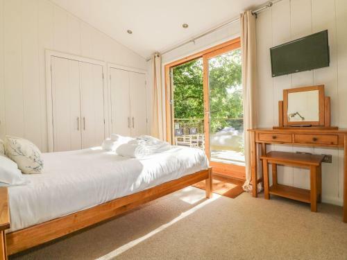 10 Water's Edge, Looe