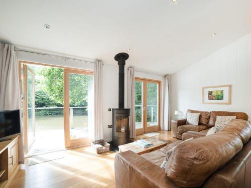 6 Water's Edge, Looe